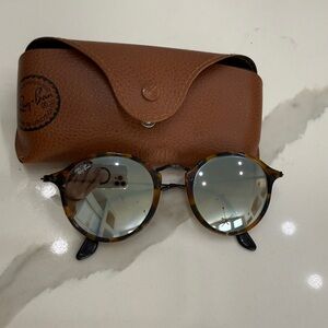 Ray Ban round fleck sunglasses